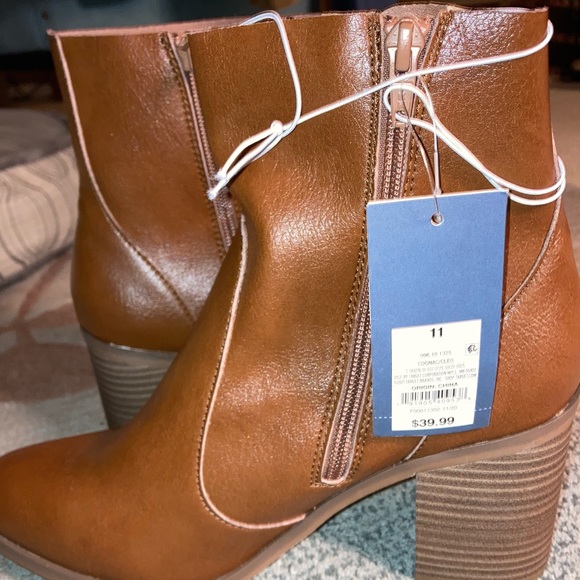 Women’s Cleo Heeled Ankle Booties—last pair! - Picture 4 of 9